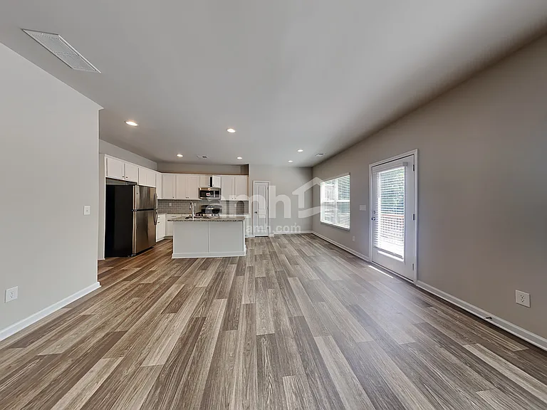 338 Winston Cir — Photo 5