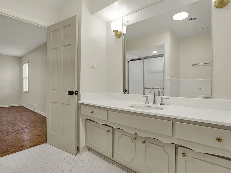 7126 Kings Castle Cv — Photo 19