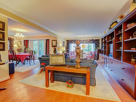 5th image of 4201 Cathedral Ave NW APT 614E