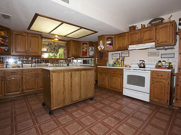 5th image of 1060 N Dresden