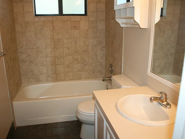 863 E Carter St — Photo 12