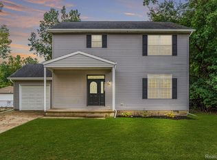 36247 Vinewood St, Romulus, MI