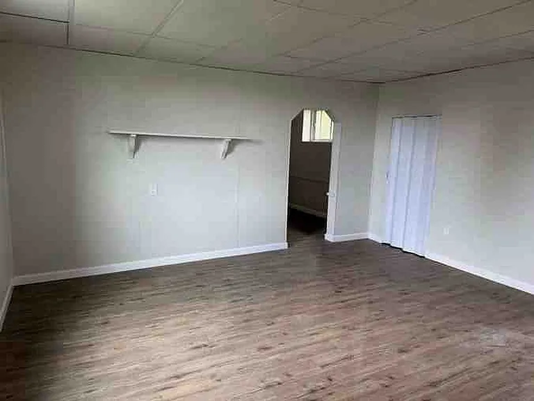421 Belonda St — Photo 15