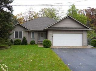 2072 Allerton Rd, Auburn Hills, MI 48326