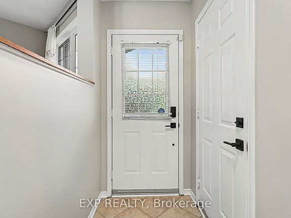 5th image of 203 Duntroon Cir