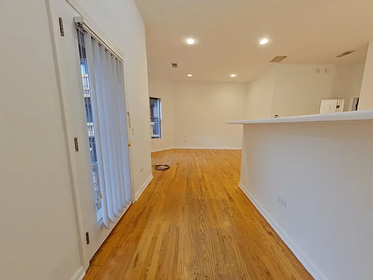 721-23 Briar — Photo 1