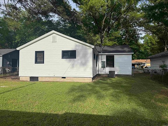 3rd image of 2818 Edgewood Dr