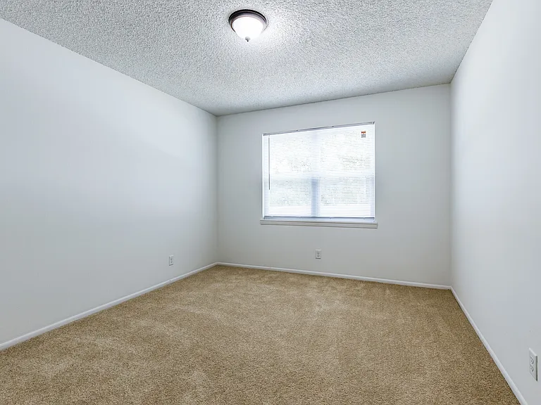 Timberland Apartments — Photo 9
