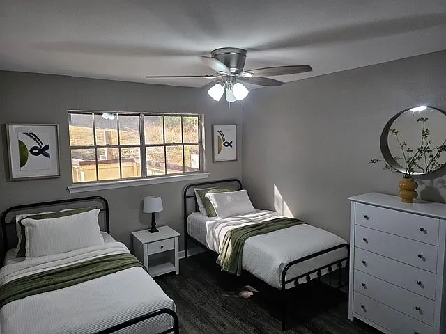 Castle Hill Apartments — Photo 11