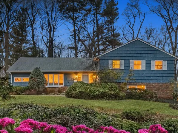 83 Fernwood Lane, Roslyn, NY 11576