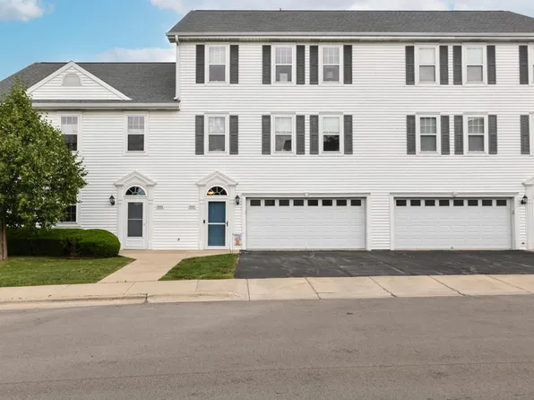 1218 Woodbury COMMON #B, Waukesha, WI 53189