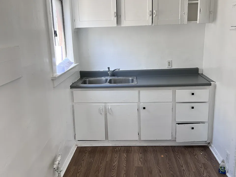 224 1/2 W F St