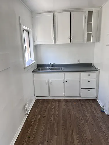 224 1/2 W F St Photo 1