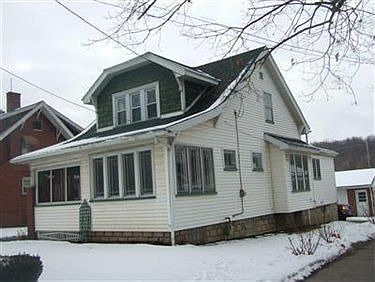 1st image of 215 W Wood St