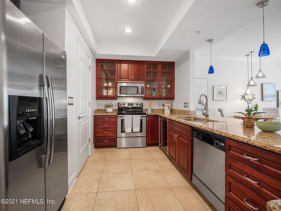 4th image of 525 N 3rd St