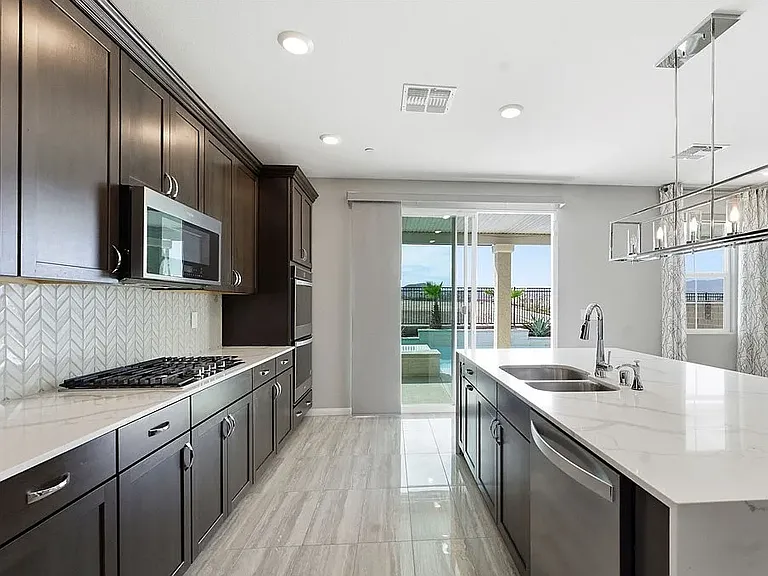 2599 Tolmezzo St — Photo 8