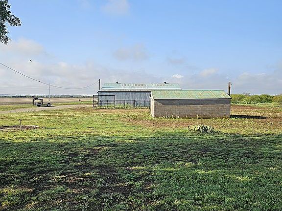 2nd image of 1593 Irvin Rd