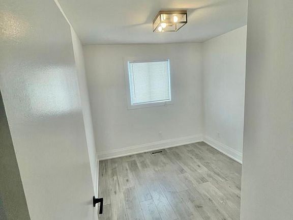 4th image of 21 Ecclestone Dr