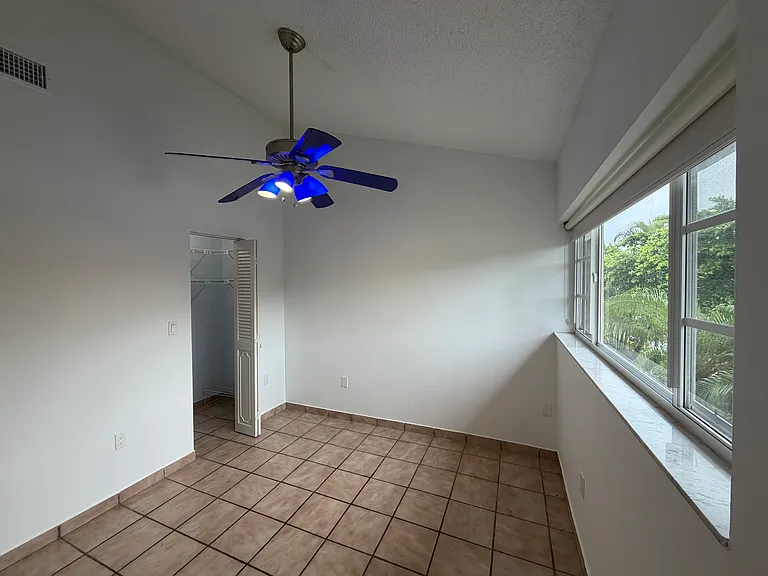 14279 Kendale Lakes Cir — Photo 24