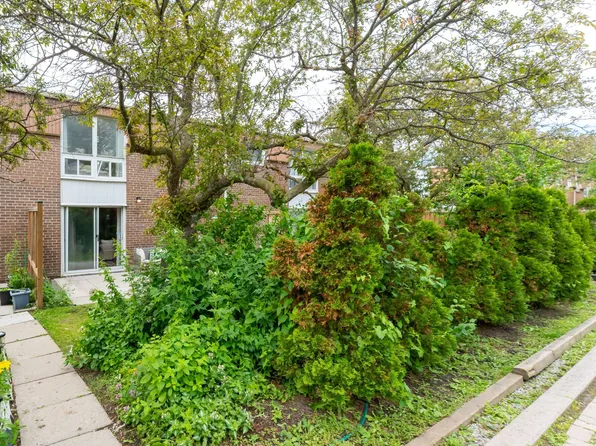 10 Leith Hill Rd #15, Toronto, ON M2J 1Z2