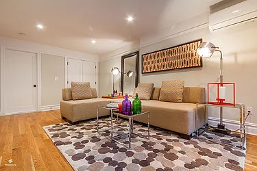 Rented by Dixon Advisory USA Inc.