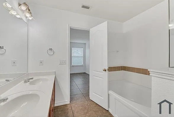 7449 Grass Valley Trl — Photo 12