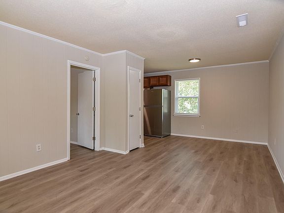 3rd image of 1724 Ashley Hall Rd #D