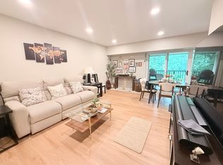 11651 Stoneview Sq APT 21C, Reston, VA 20191