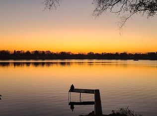 6030 Fonda Lake Dr, Brighton, MI 48116