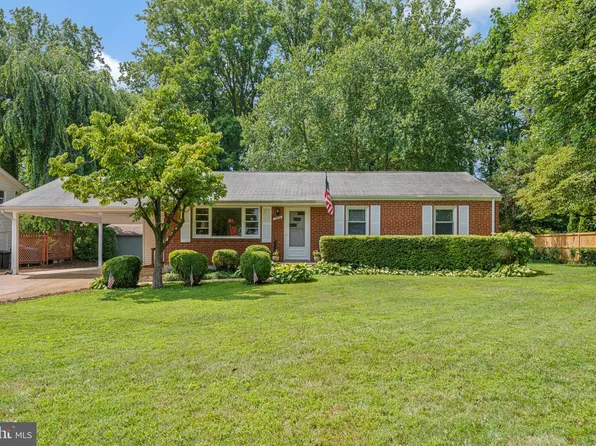 10619 Oak Pl, Fairfax, VA 22030