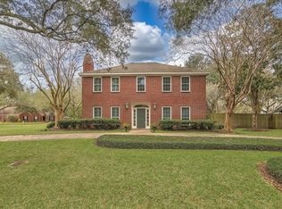 103 Strawberry Dr, Lake Jackson, TX 77566