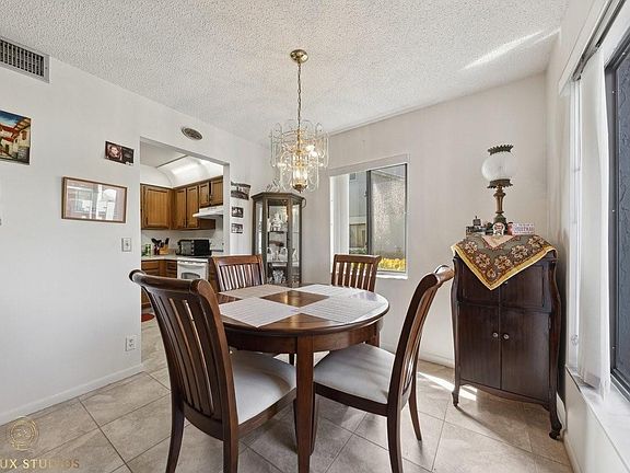 4th image of 2435 SW 22nd Avenue #1