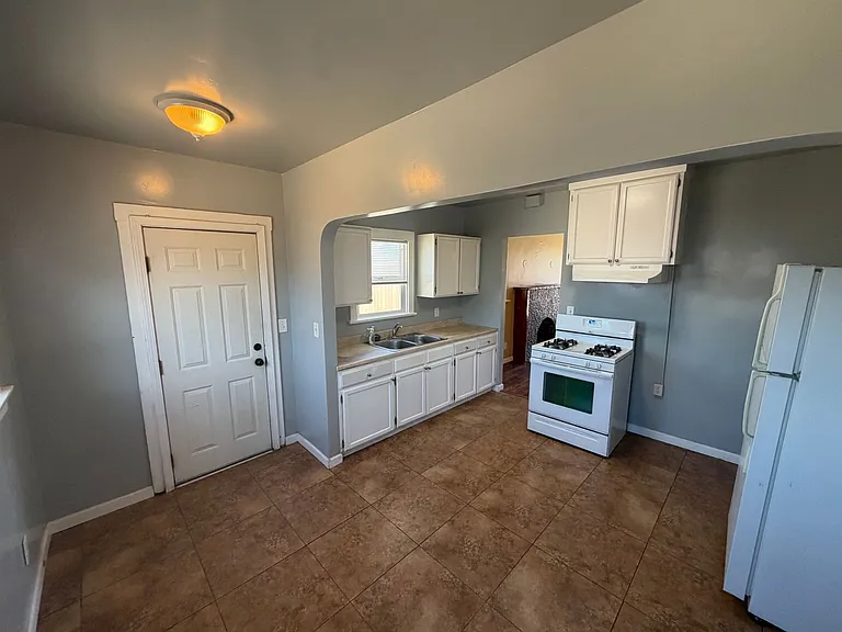 449 Tognazzini Ave — Photo 3