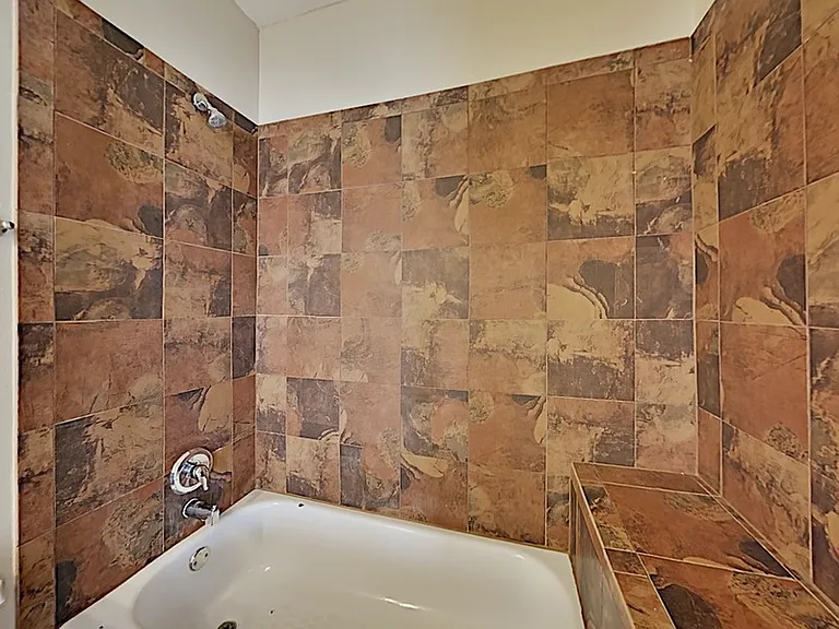 1210 Catherine St — Photo 17
