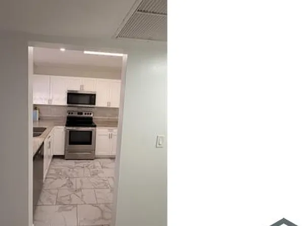 20725 NE 8th Ct, Miami, FL
