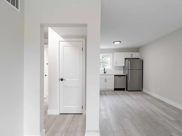 81 King Edward Ave #4 — Photo 6