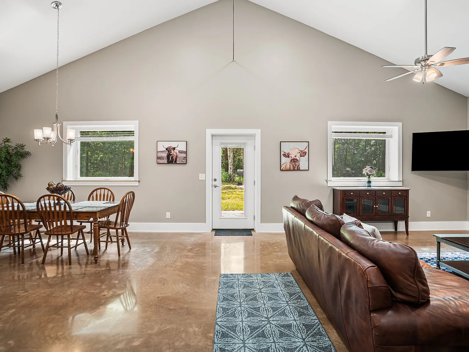 4 bed, 2170 sqft, $4,000 — Photo 2