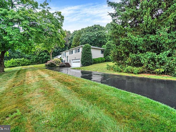 4th image of 1598 Druck Valley Rd