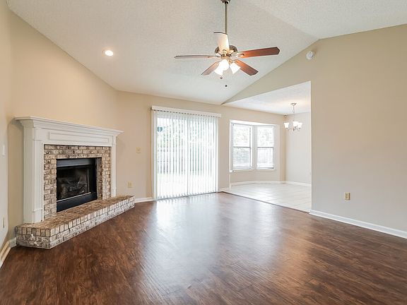 5th image of 411 Willow Green Dr