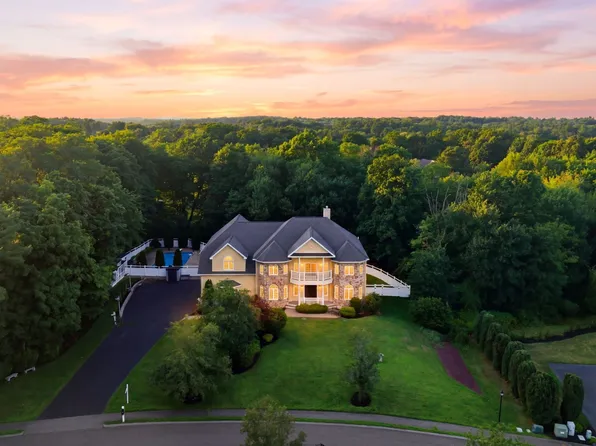 2 Bridle Path, Lynnfield, MA 01940