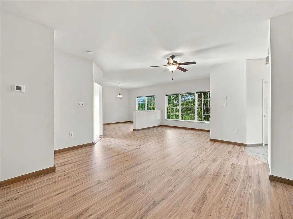 3 bed, 2.5 bath, 2040 sqft, $2,600 — Photo 4