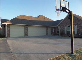 1801 Redbud Creek Cir, Harrah, OK 73045