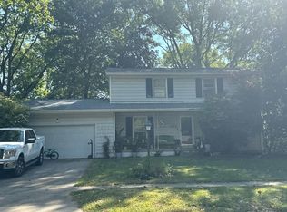 1208 Oakmont Dr, Springfield, IL 62704