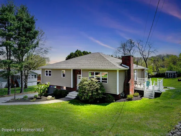409 Carnation Dr, Clarks Summit, PA 18411