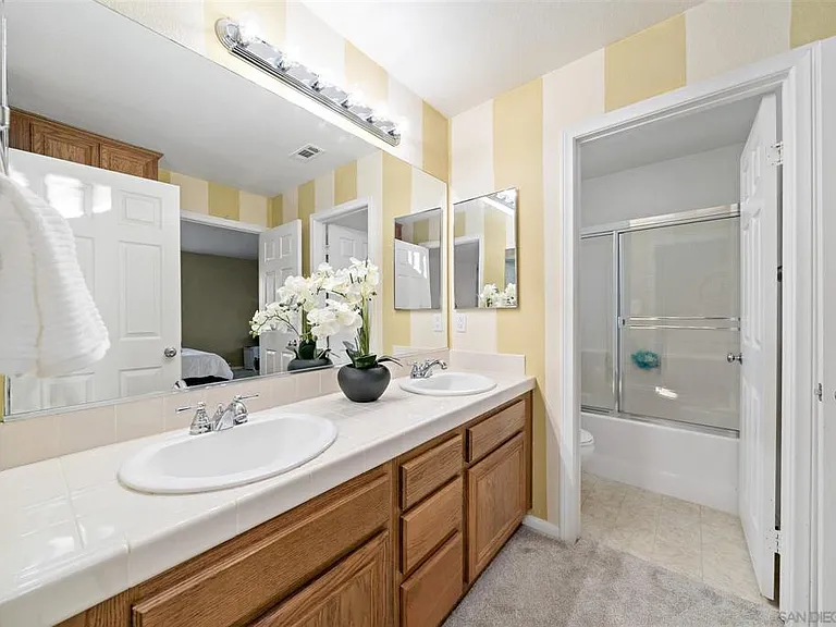 2nd master bedroom with bath