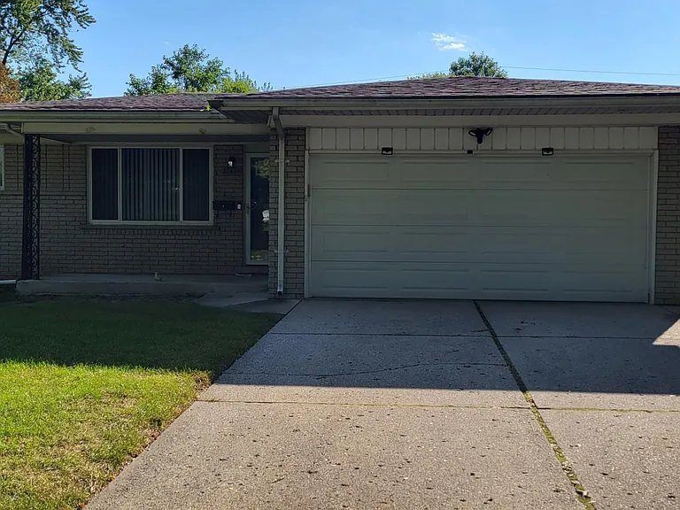 27428 Audrey Ave — Photo 1
