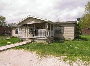 1126 W Main St, Mitchell, IN 47446