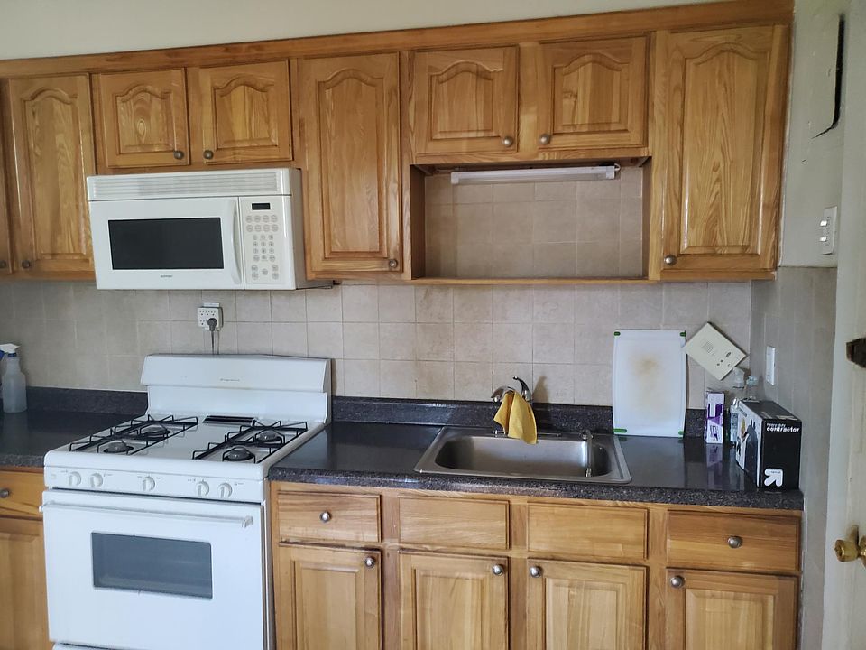 1st image of 76 Wallace St #9