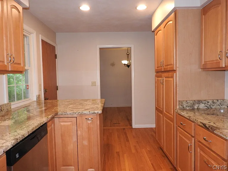 504 Hillsboro Pkwy — Photo 6