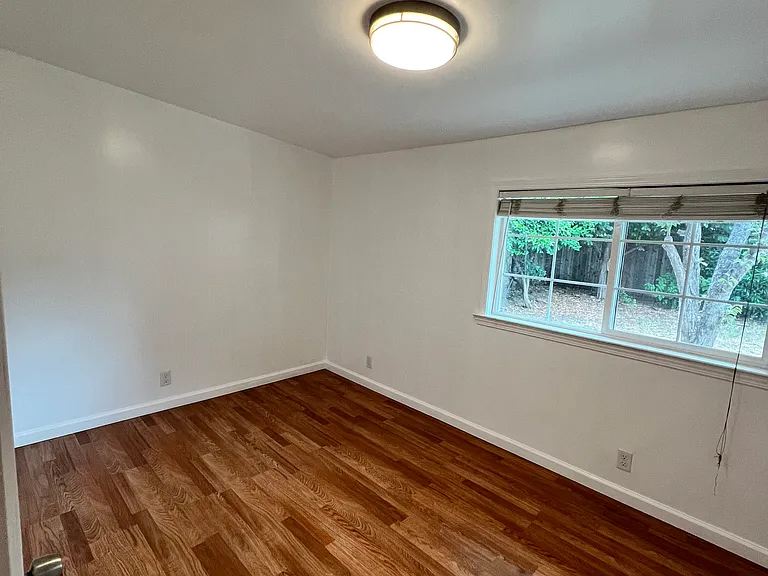 2217 Lincoln St — Photo 3